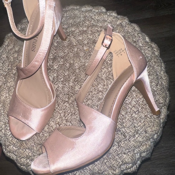 Dream pairs Blush color heels - Picture 2 of 5